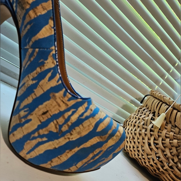 Qupid Sz 10 Blue & Cork Color Platform Heels - Picture 3 of 9